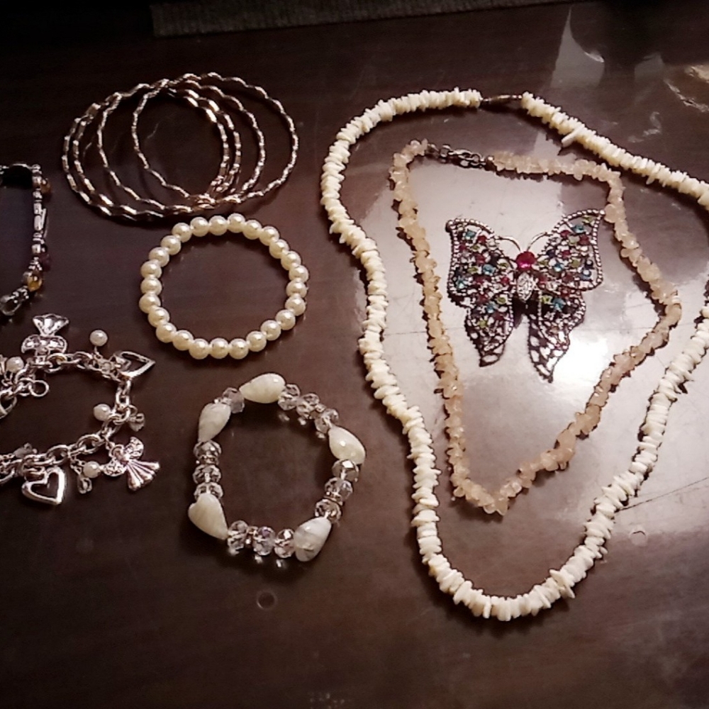 SOLD!! Jewelry bundle !!